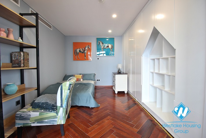 A splendid 3 bedroom apartment for rent on Pentstudio, Lac Long Quan street