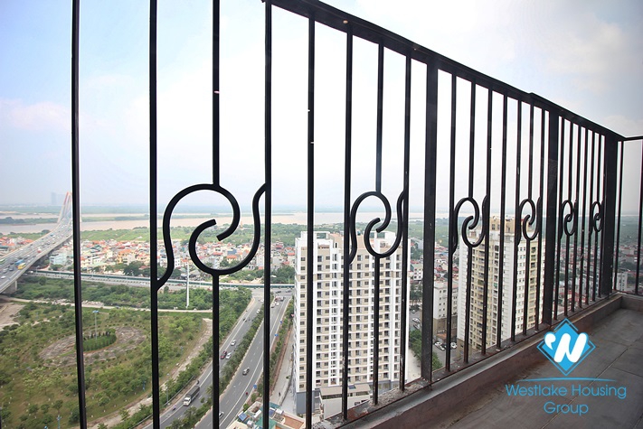 A splendid 3 bedroom apartment for rent on Pentstudio, Lac Long Quan street