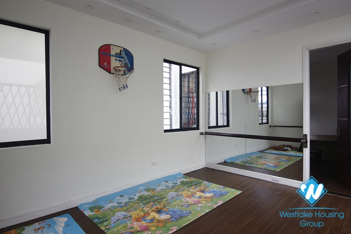 Four bedroom house for rent in the center of Hai Ba Trung district near Vincom Ba Trieu