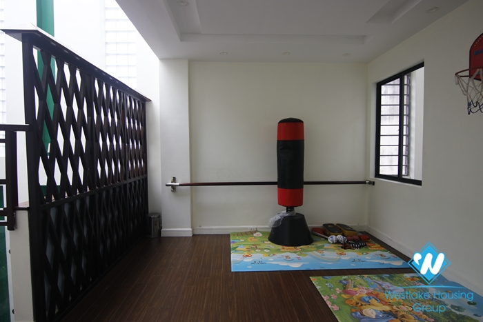 Four bedroom house for rent in the center of Hai Ba Trung district near Vincom Ba Trieu