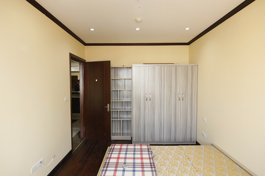 Bright modern 3-bedroom apartment for rent in Ba Dinh