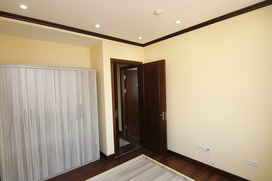 Bright modern 3-bedroom apartment for rent in Ba Dinh