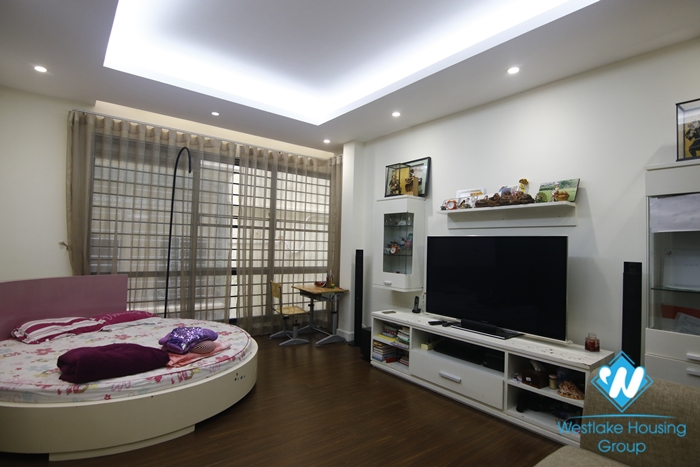 Four bedroom house for rent in the center of Hai Ba Trung district near Vincom Ba Trieu