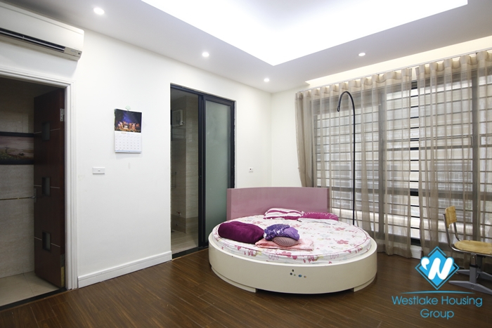 Four bedroom house for rent in the center of Hai Ba Trung district near Vincom Ba Trieu