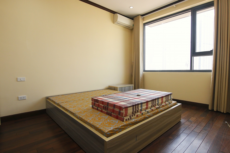 Bright modern 3-bedroom apartment for rent in Ba Dinh