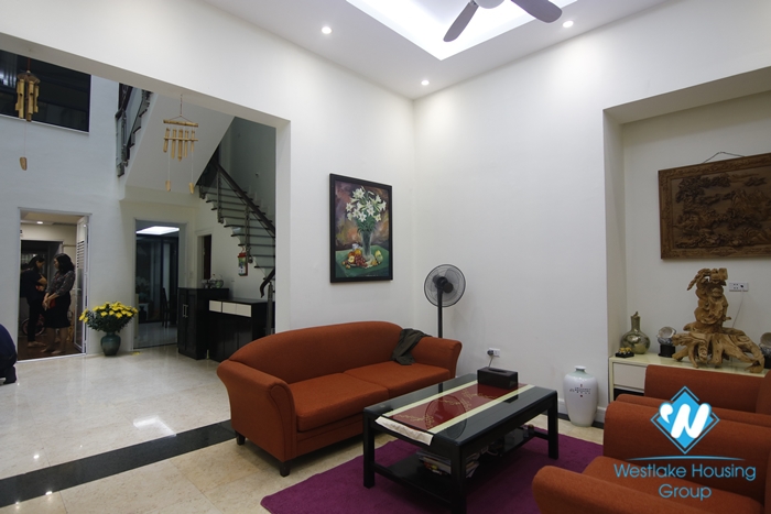 Four bedroom house for rent in the center of Hai Ba Trung district near Vincom Ba Trieu