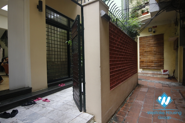 Four bedroom house for rent in the center of Hai Ba Trung district near Vincom Ba Trieu