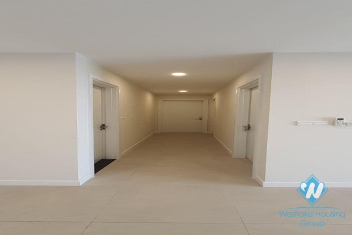 High floor three bedrooms apartment for rent in Kosmo Tay Ho