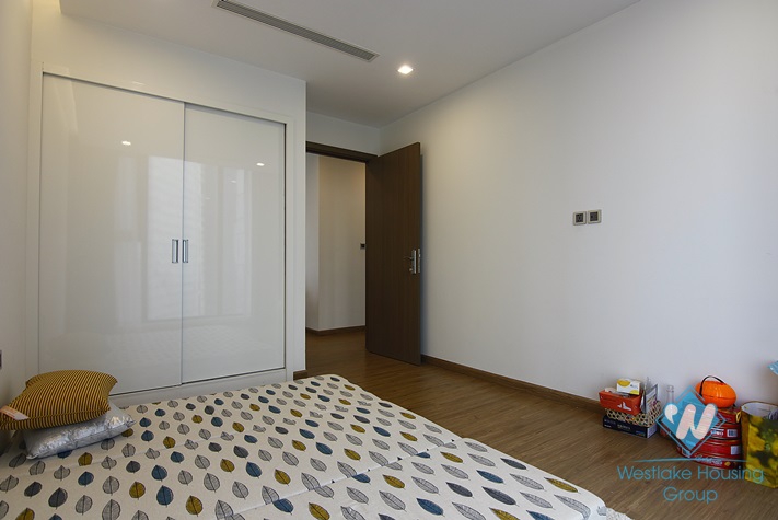 A charming apartment for lease in Vinhome Metropolis, Lieu Giai, Ha Noi