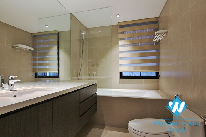 A modern 2 bedroom apartment for rent on Xuan Dieu street, Tay Ho