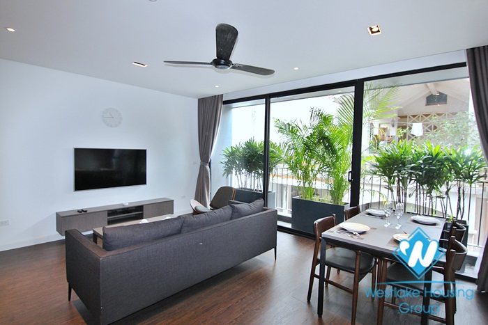 A modern 2 bedroom apartment for rent on Xuan Dieu street, Tay Ho