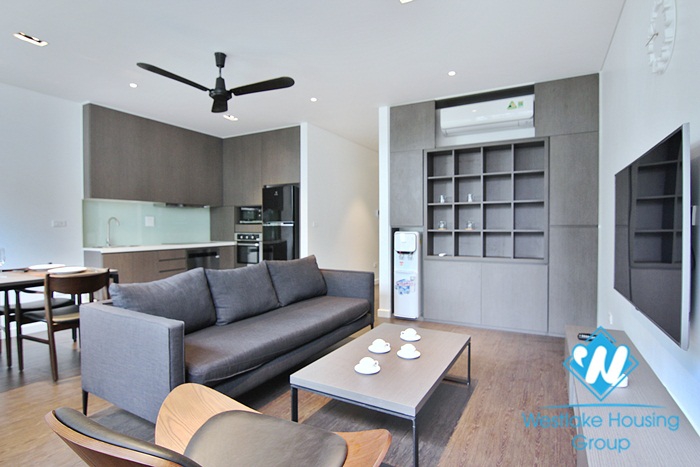 A modern 2 bedroom apartment for rent on Xuan Dieu street, Tay Ho