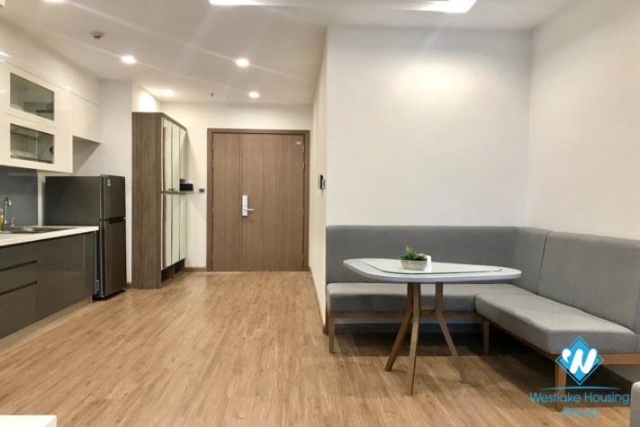  A Beautiful 1 bedroom Apartment in M1- Vinhome Metropolis for rent