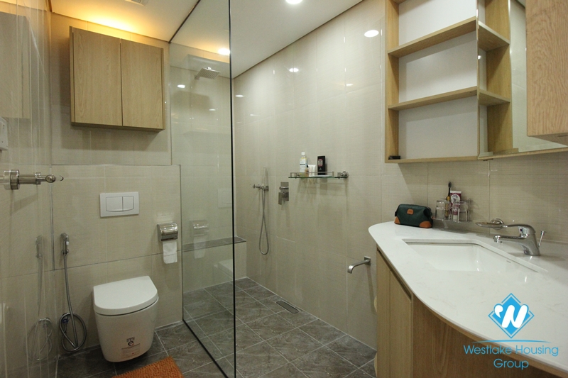 Stunning one bedroom apartment for rent on Lac Long Quan 