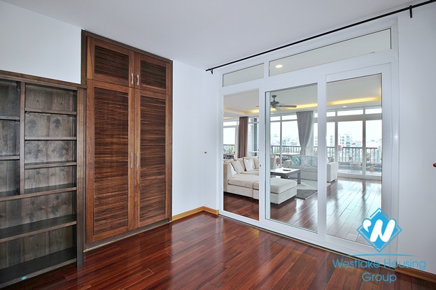 A 4 bedroom apartment with stunning lake view and huge balcony in Tay Ho, Ha Noi