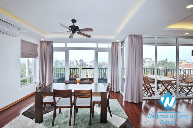A 4 bedroom apartment with stunning lake view and huge balcony in Tay Ho, Ha Noi