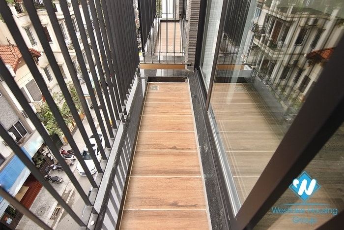 Newly completed 2-bedroom apartment for rent in Hai Ba Trung district near Vincom Ba Trieu.