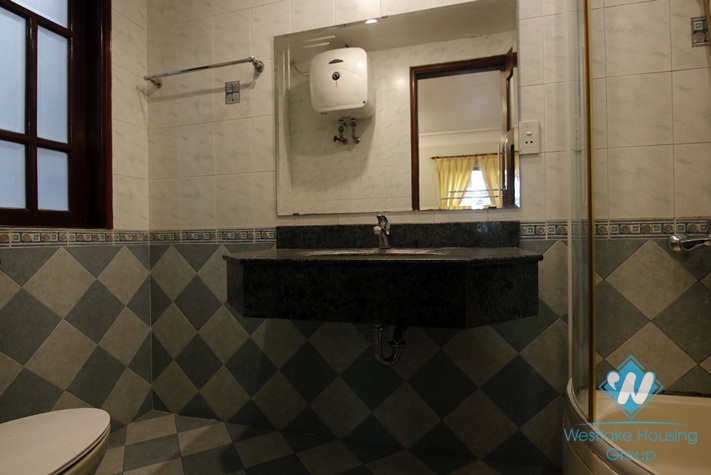 A nice 5 bedroom house with lot of space for rent in Tay ho, Ha noi 