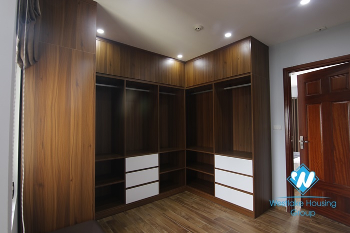 Spacious two bedrooms apartment for rent in Hoang Hoa Tham, Ba Dinh