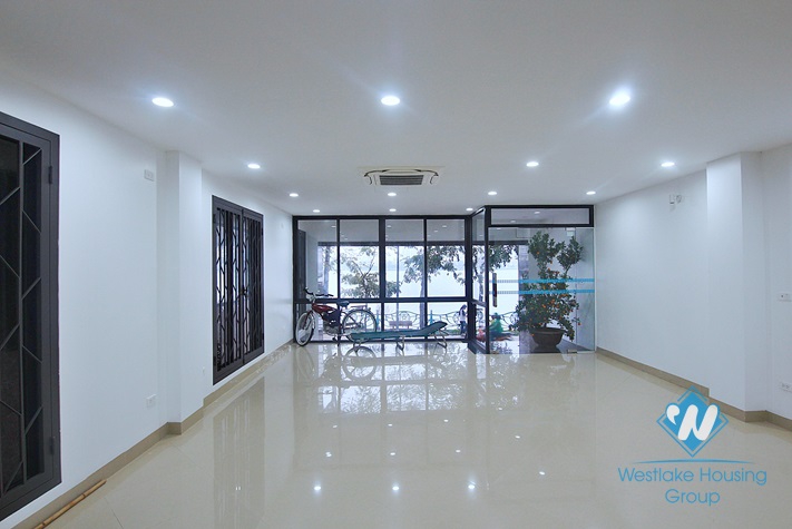 Lake view place to make an office in Nhat Chieu, Tay Ho