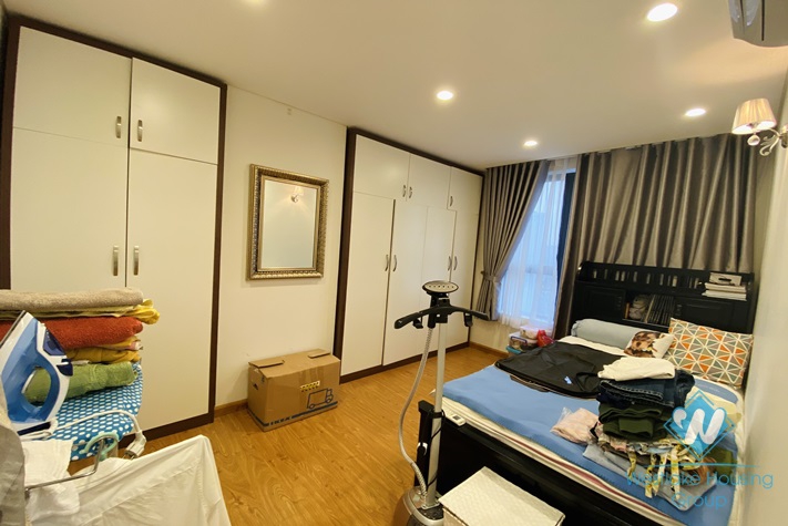 An affordable 2 bedrooms apartment for rent in Hong Kong Tower, Dong Da