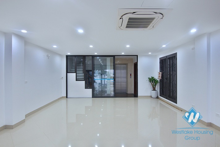 Lake view place to make an office in Nhat Chieu, Tay Ho