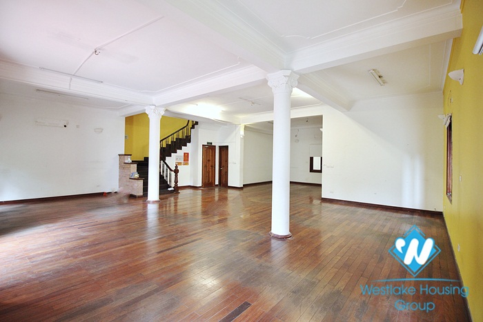 Enormous 5 bedroom villa for rent on the main street To Ngoc Van