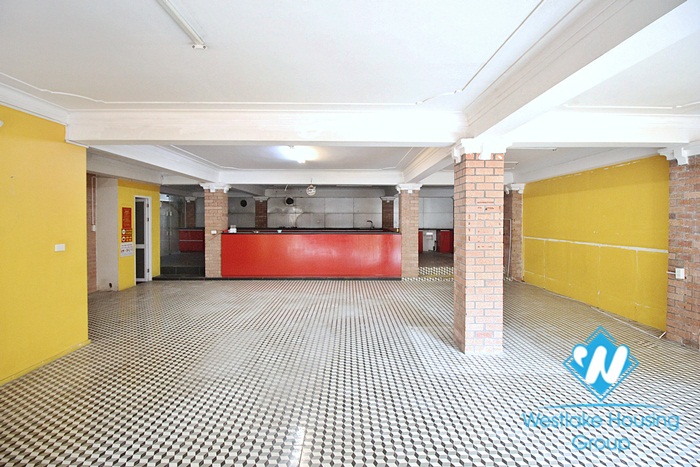 Enormous 5 bedroom villa for rent on the main street To Ngoc Van