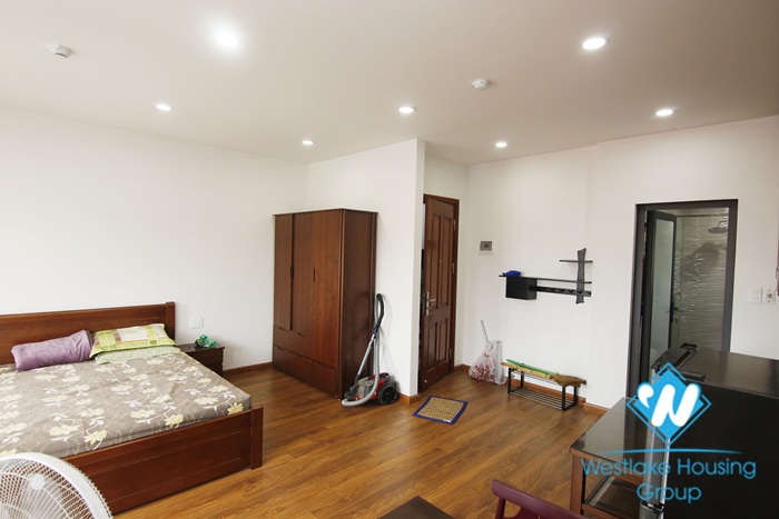 An affordable studio with good lighting for rent on Nui Truc street, Ba Dinh