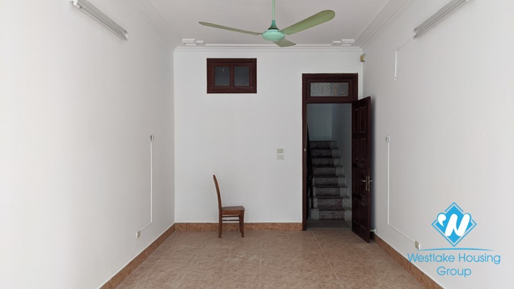 Unfurnished 3 bedroom house for rent on Tran Duy Hung street, Cau Giay