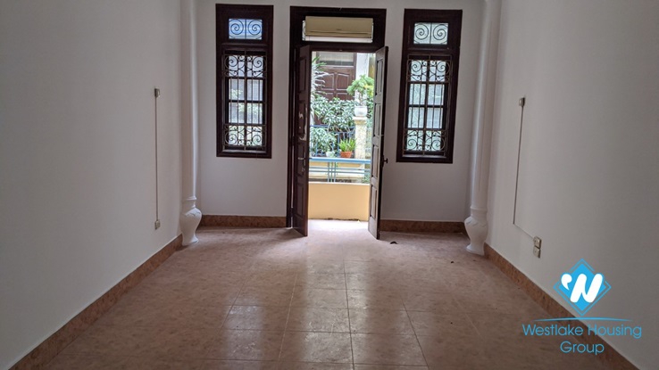 Unfurnished 3 bedroom house for rent on Tran Duy Hung street, Cau Giay