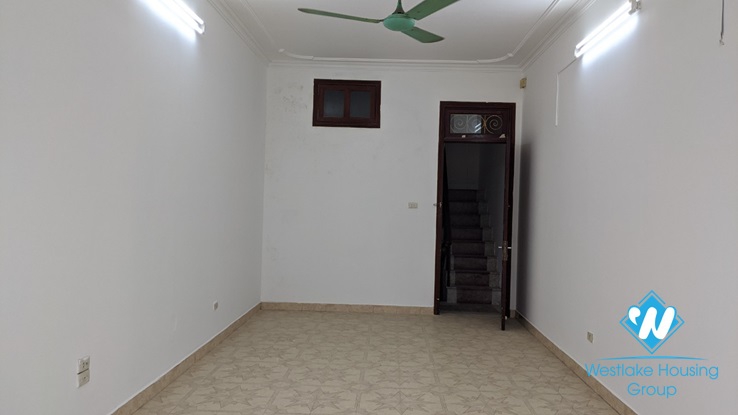 Unfurnished 3 bedroom house for rent on Tran Duy Hung street, Cau Giay