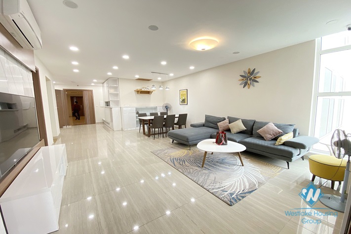 A new, delightful 3 bedroom apartment for rent in Ciputra Compound
