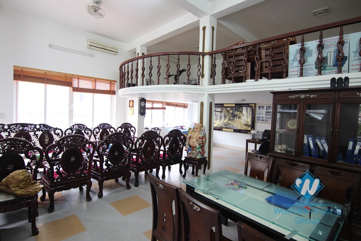 Office for rent in Tay Ho district. 200 sqm