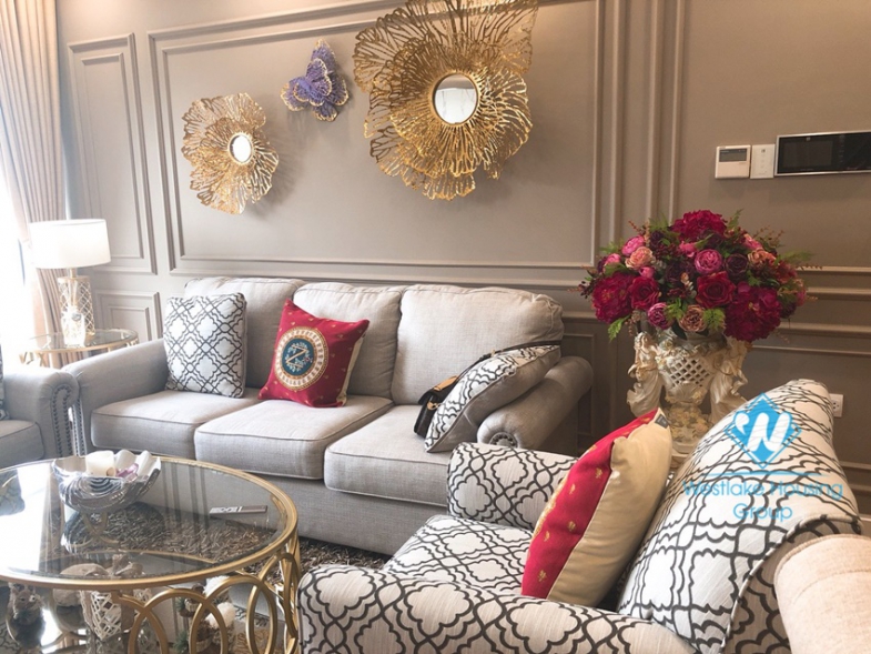 A charming, modern 3 bedroom apartment in Lancaster Building for rent