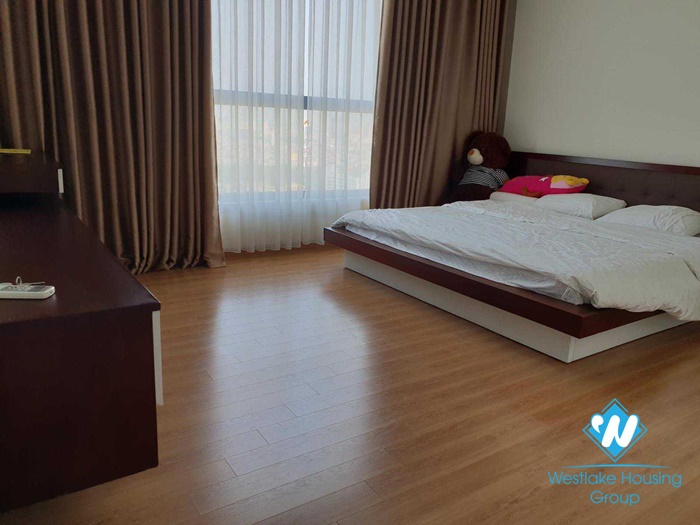 A good 3 bedroom apartment for rent in Vinhome Nguyen chi thanh, Hanoi