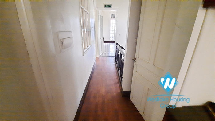 Big house with 02 floor for rent in Hai Ba Trung District, Ha Noi 