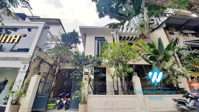 Big house with 02 floor for rent in Hai Ba Trung District, Ha Noi 