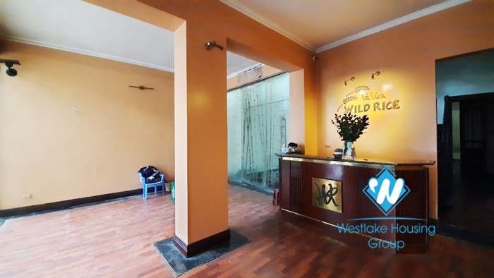 Big house with 02 floor for rent in Hai Ba Trung District, Ha Noi 