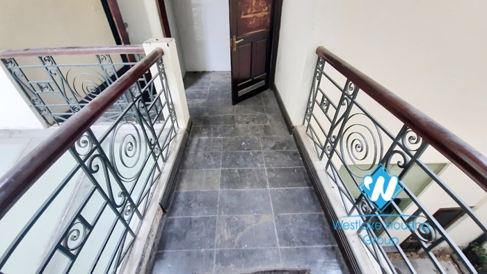 Big house with 02 floor for rent in Hai Ba Trung District, Ha Noi 