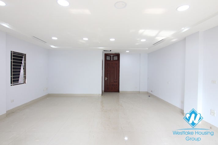 Good house for office, shop for rent in Yen phu, Tay ho, Hanoi