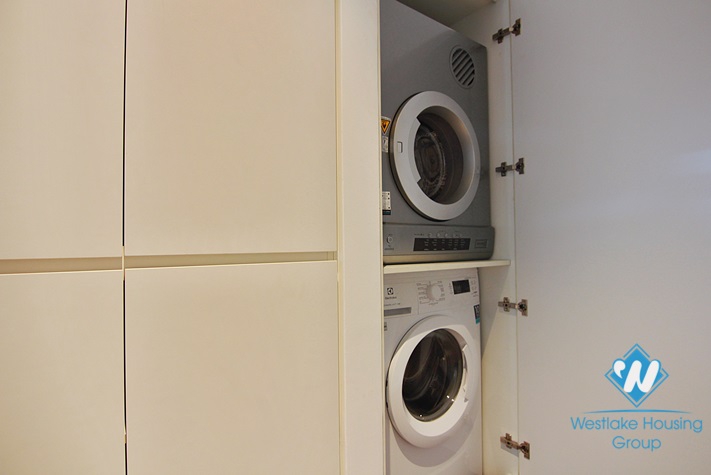 A must-rent two-bedroom apartment on Xuan Dieu street