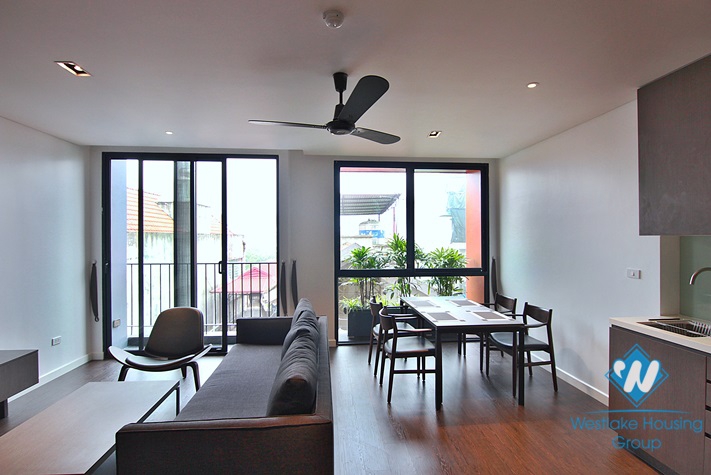 A must-rent two-bedroom apartment on Xuan Dieu street