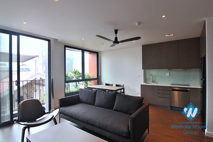 A must-rent two-bedroom apartment on Xuan Dieu street