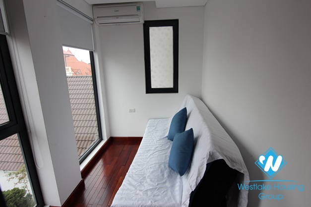 A nice 1 bedroom+1 working room on Tay Ho street for rent 