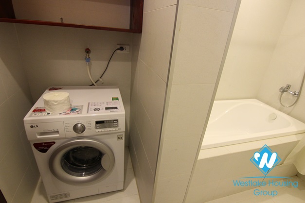 A nice 1 bedroom+1 working room on Tay Ho street for rent 