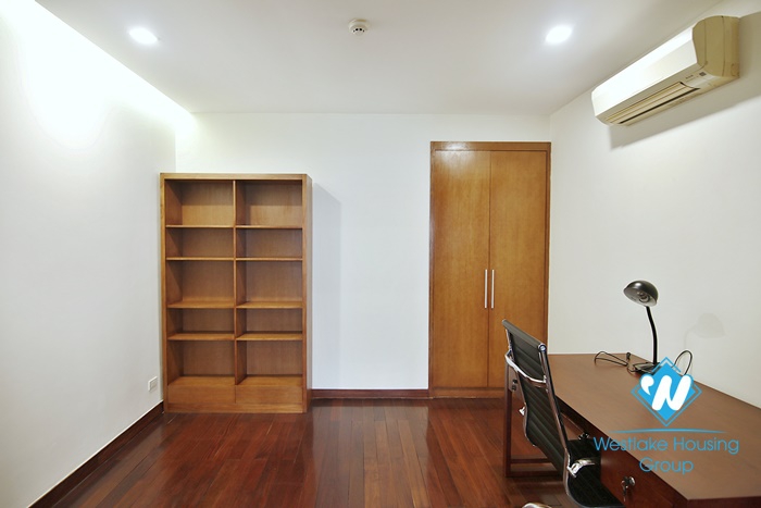 Duplex 2+ bedroom apartment with lake view for rent in Xuan Dieu,Tay Ho