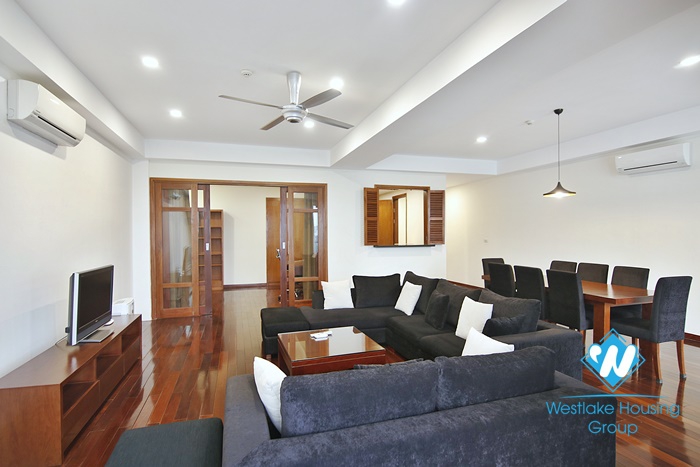 Duplex 2+ bedroom apartment with lake view for rent in Xuan Dieu,Tay Ho
