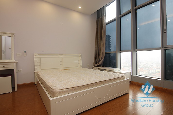 Spacious three bedrooms apartment for rent in Tran Duy Hung, Cau Giay