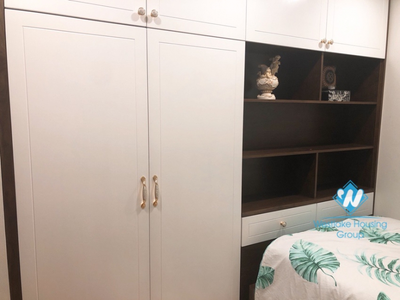 A charming, modern 3 bedroom apartment in Lancaster Building for rent